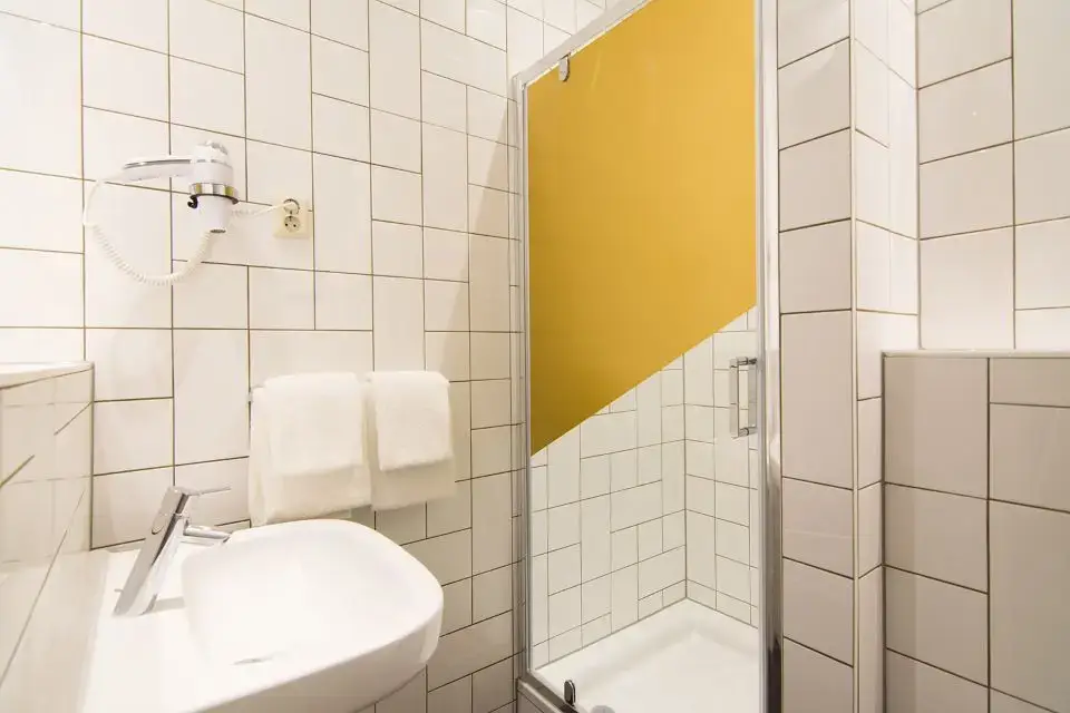 Basic double bathroom - Mabi City Centre Hotel Maastricht