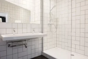 Mabi room family bathroom - Mabi City Centre Hotel Maastricht